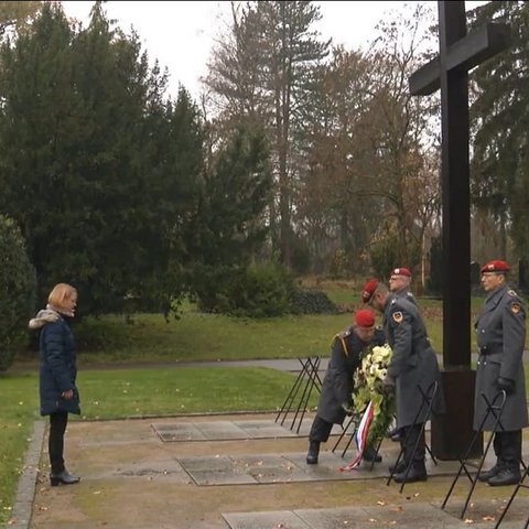 Kranzniederlegung Volkstrauertag Alter Friedhof Schwerin - Birgit Hesse, Präsidentin Landtag M-V